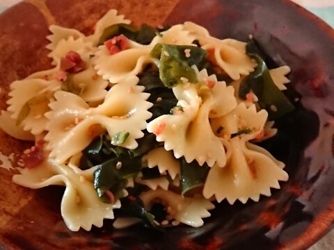 おひとりさまランチに☆梅野沢菜とわかめのパスタ